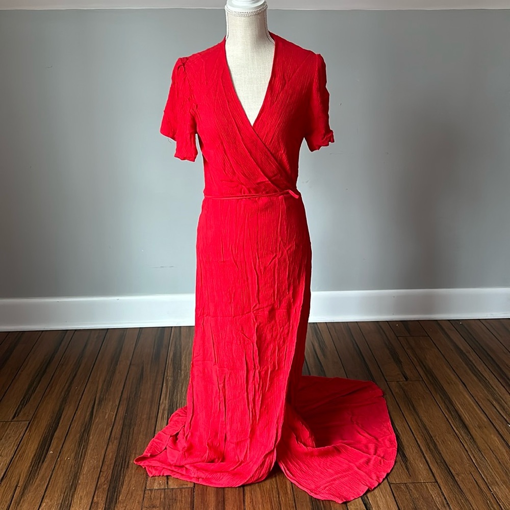 Lulu’s red wrap dress